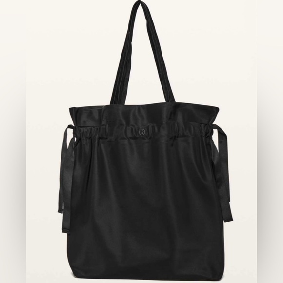 RARE Lululemon Easy As Sunday Tote 🖤 - Picture 1 of 4